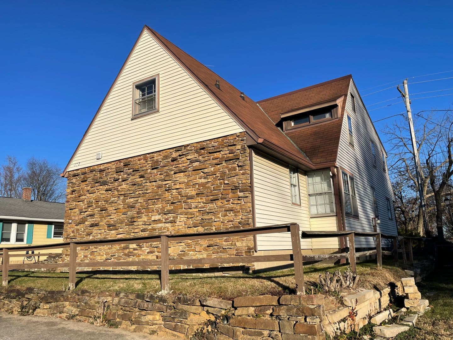 Bloomington Apartment: 127 S Clark St