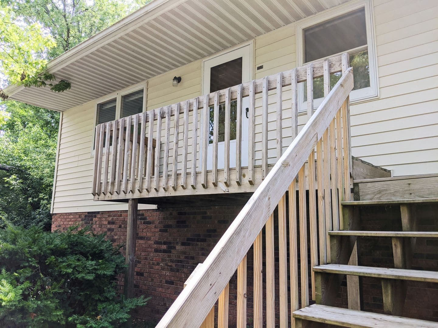Bloomington Apartment: 719-721 W 15th St