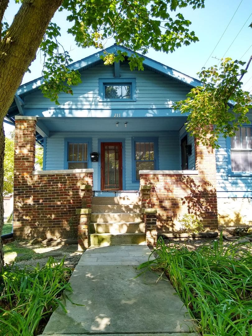 Bloomington Apartment: 211 North Grant St