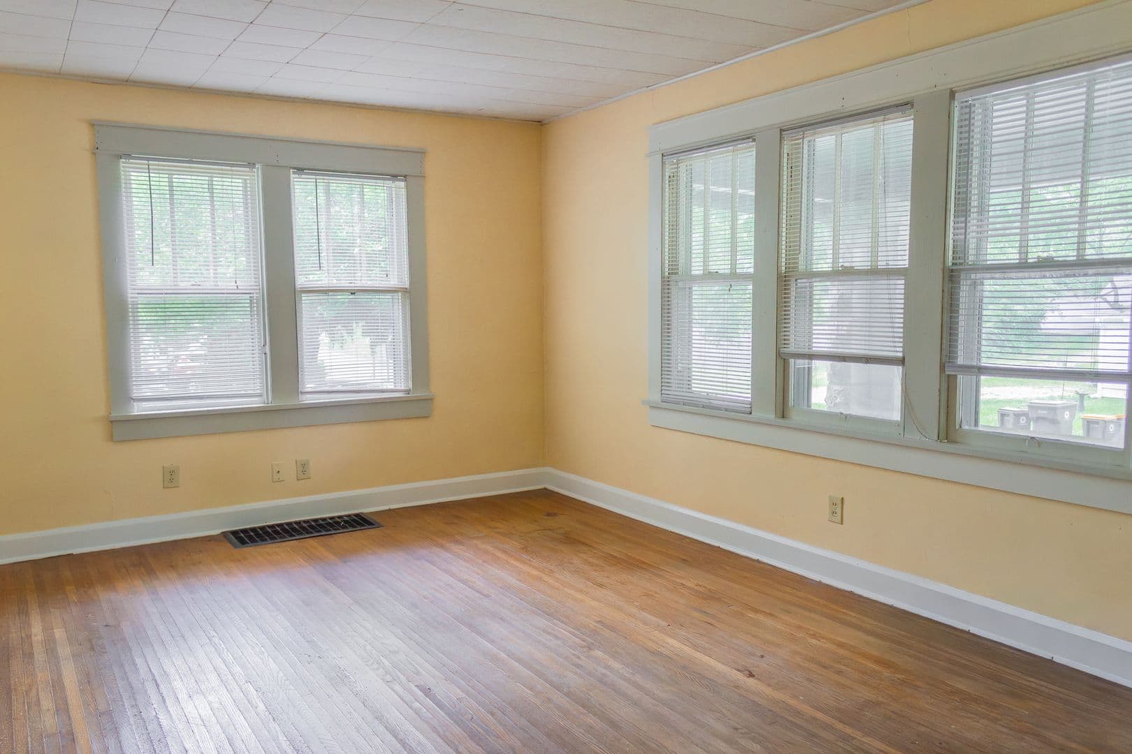 Bloomington Apartment: 217 S Clark St