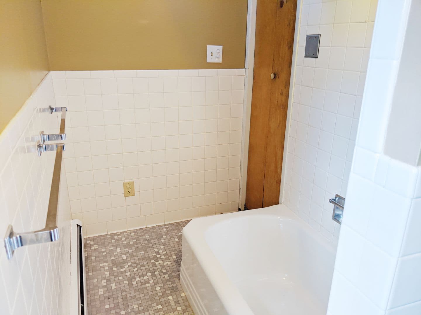 Bloomington Apartment: 127 S Clark St