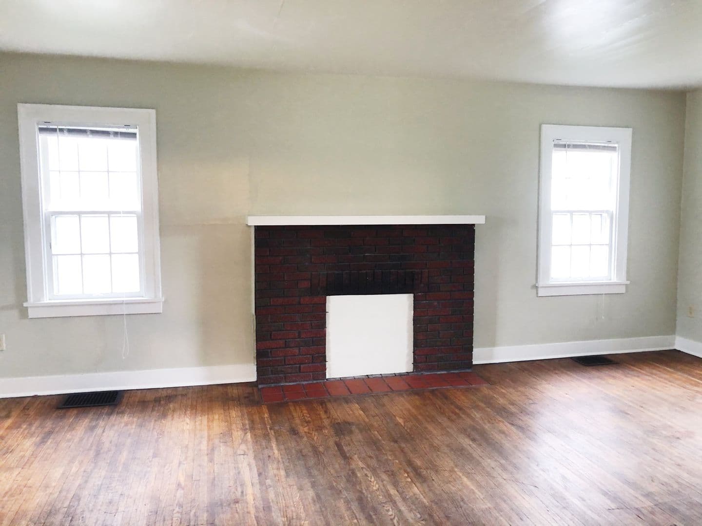 Bloomington Apartment: 323 S Eagleson Ave