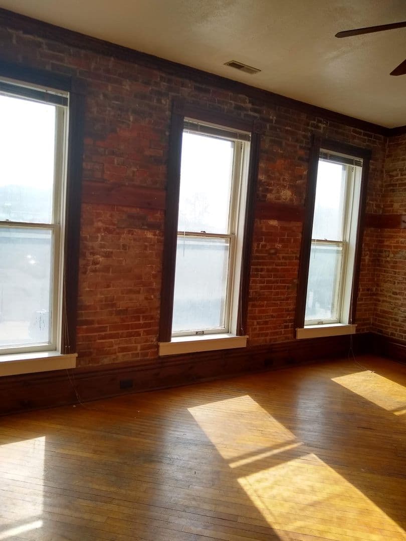Bloomington Apartment: 112.5 S College Ave