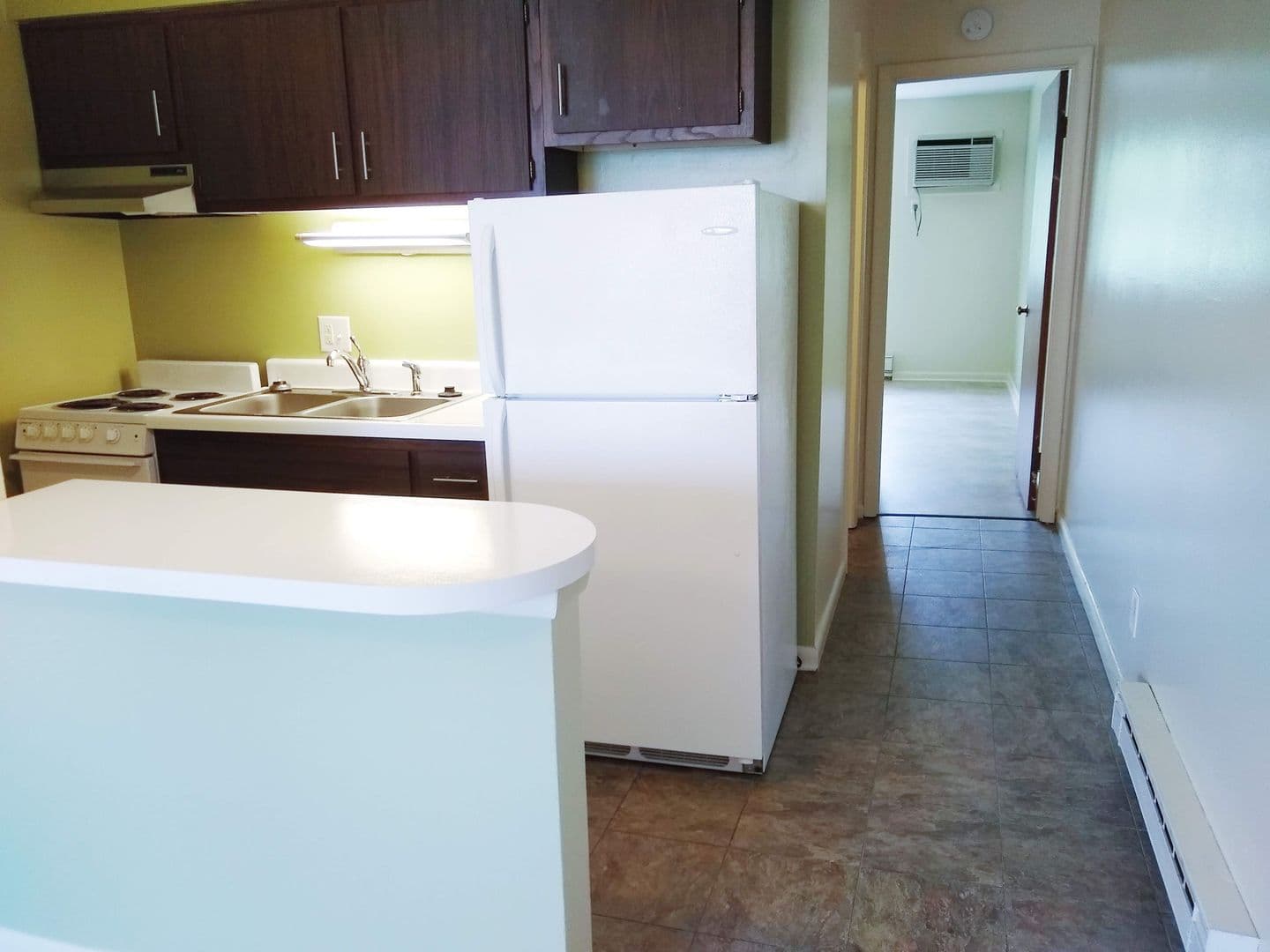 Bloomington Apartment: 615 W 15th St