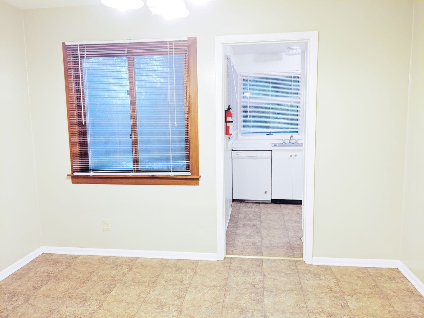 Bloomington Apartment: 214 S Hillsdale Ct