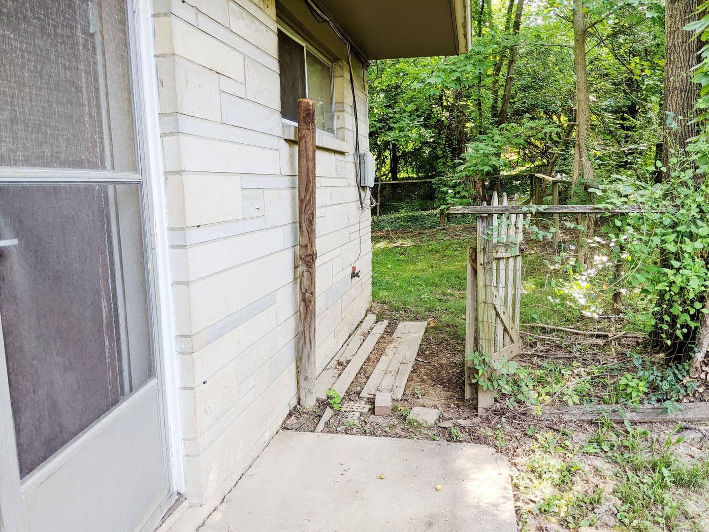 Bloomington Apartment: 412 N Roosevelt St