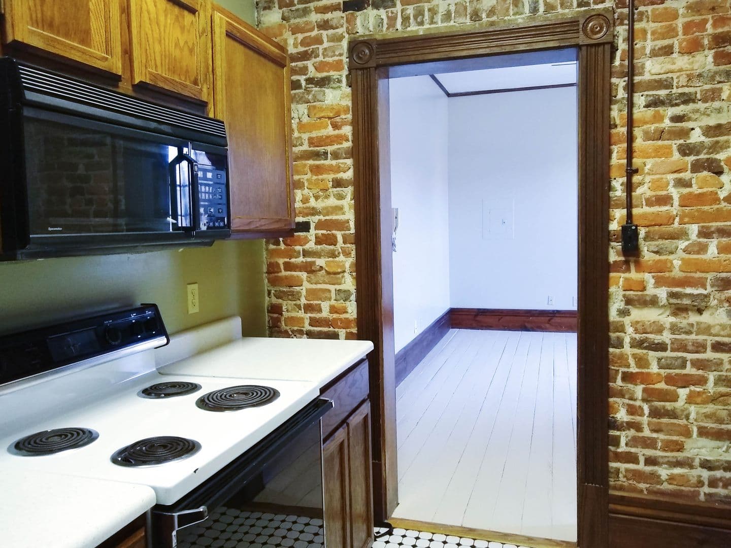 Bloomington Apartment: 112.5 S College Ave