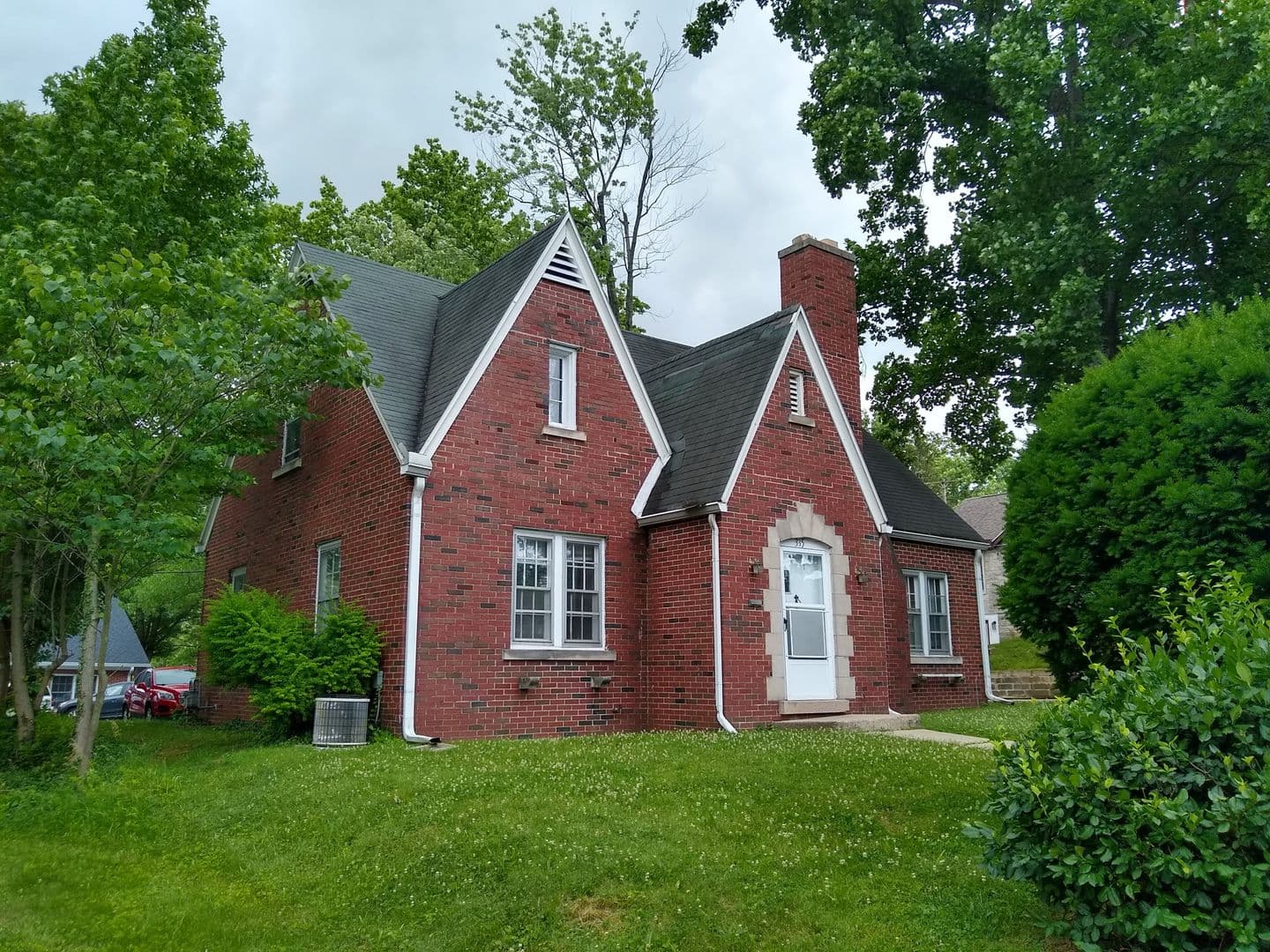 Bloomington Apartment: 335 S Eagleson Ave