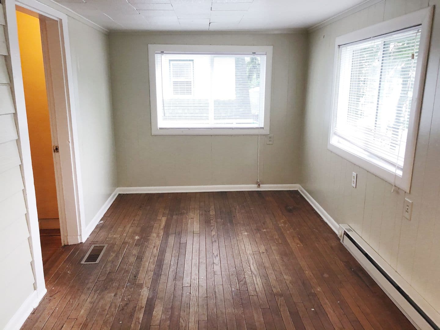 Bloomington Apartment: 323 S Eagleson Ave