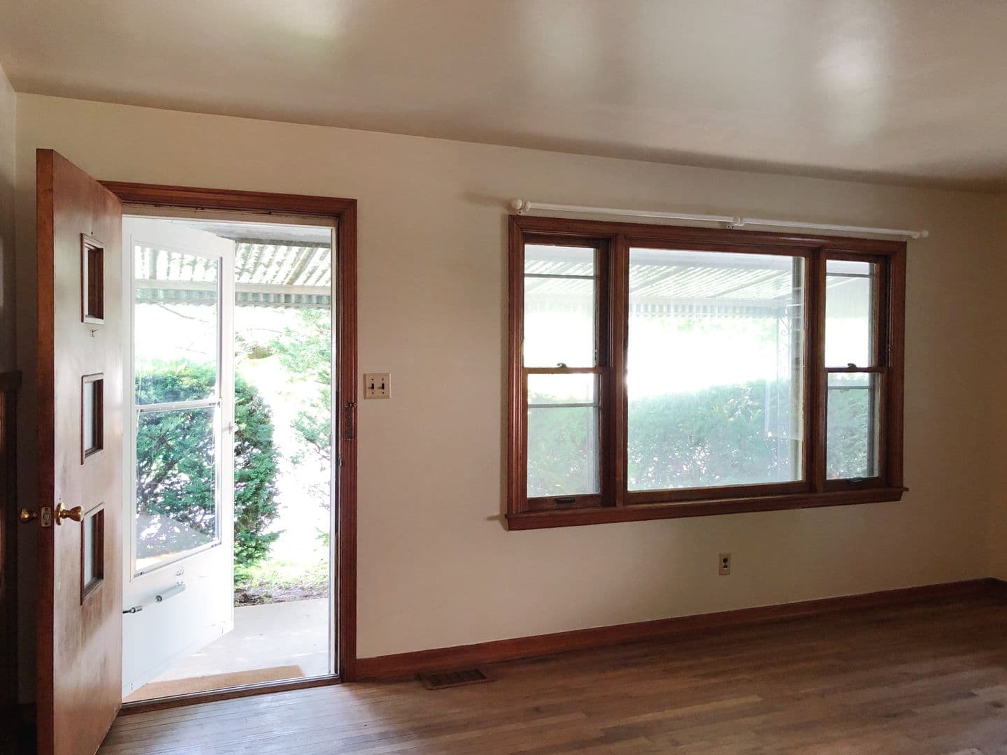 Bloomington Apartment: 417 E Hillside Dr