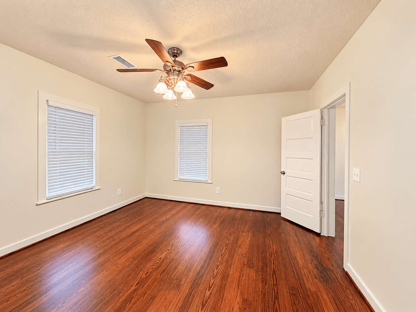 Angleton Apartment: 317 E Locust