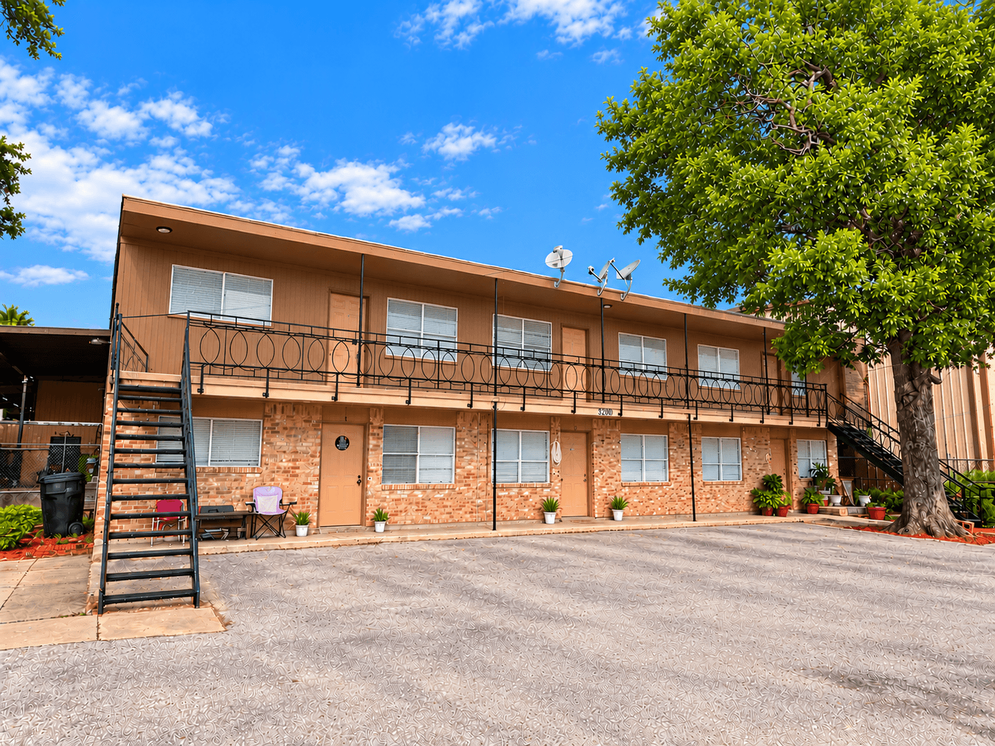 Houston Apartment: 5200 Michaux St