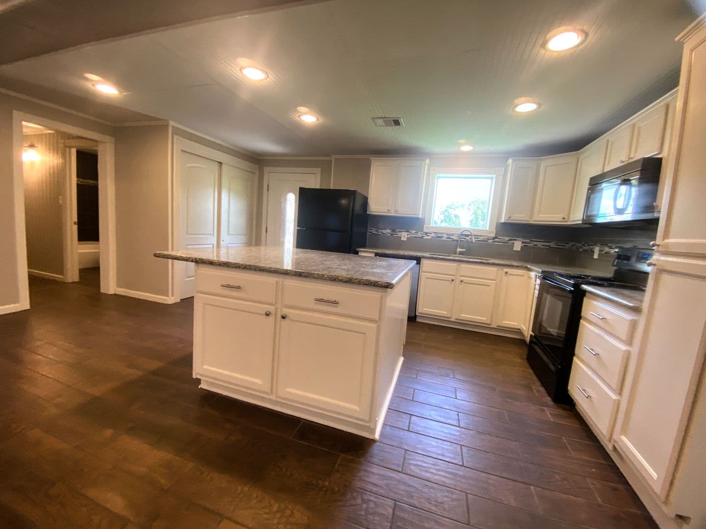 FREEPORT Apartment: 331 VESELKA