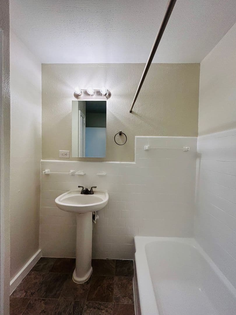Houston Apartment: 3629 N. MacGregor Way