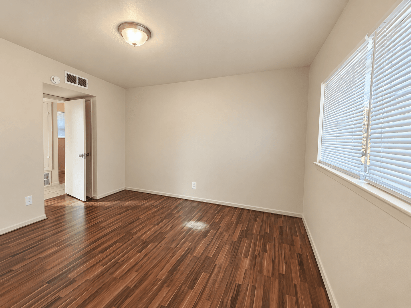 Houston Apartment: 5200 Michaux St