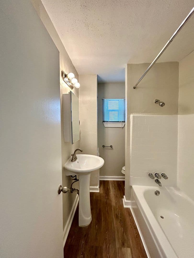 Houston Apartment: 5415 Scott St