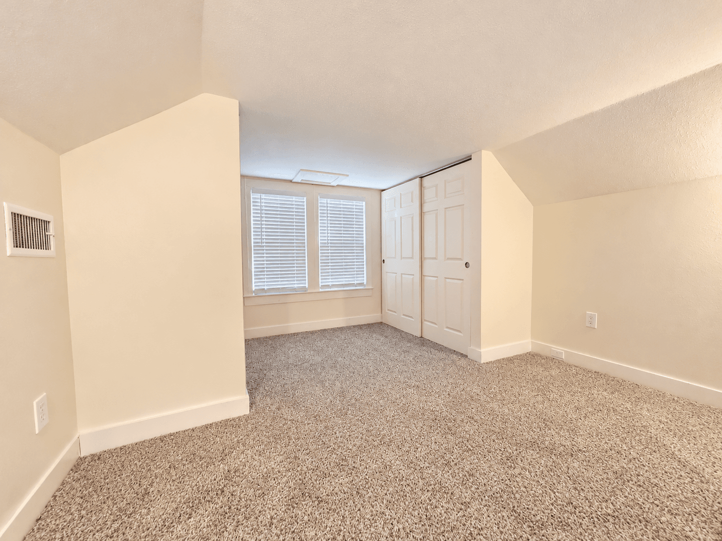 Angleton Apartment: 317 E Locust