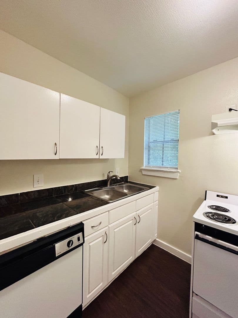 Houston Apartment: 3629 N. MacGregor Way