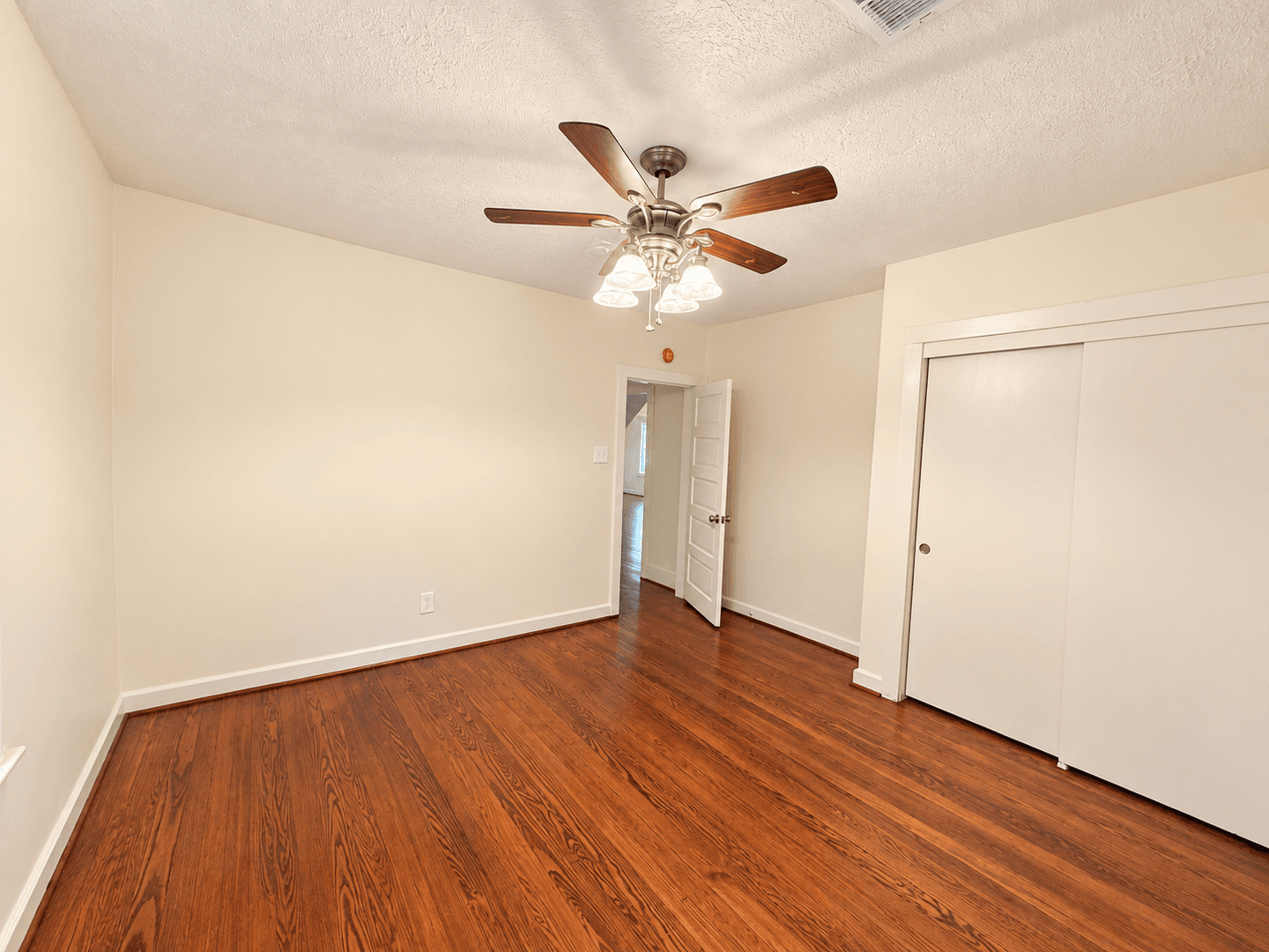 Angleton Apartment: 317 E Locust