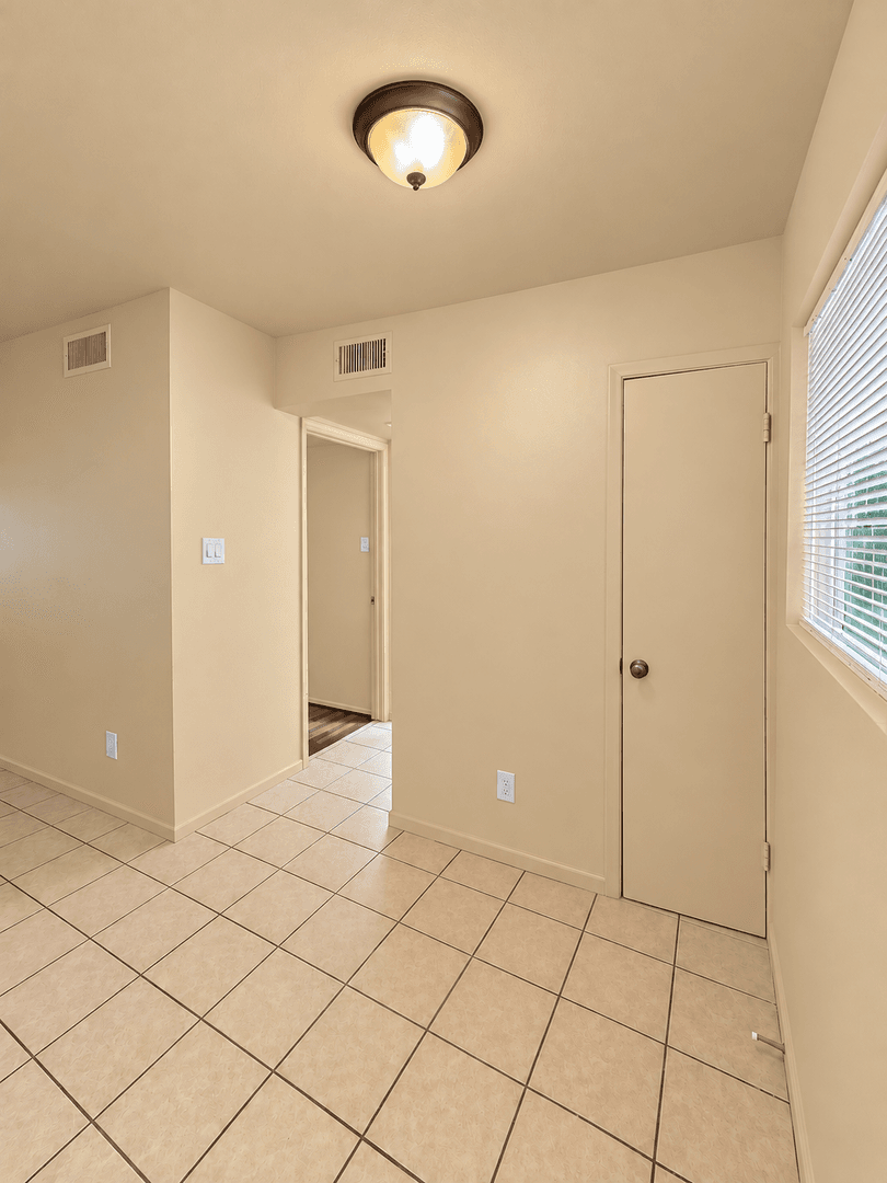 Houston Apartment: 5200 Michaux St