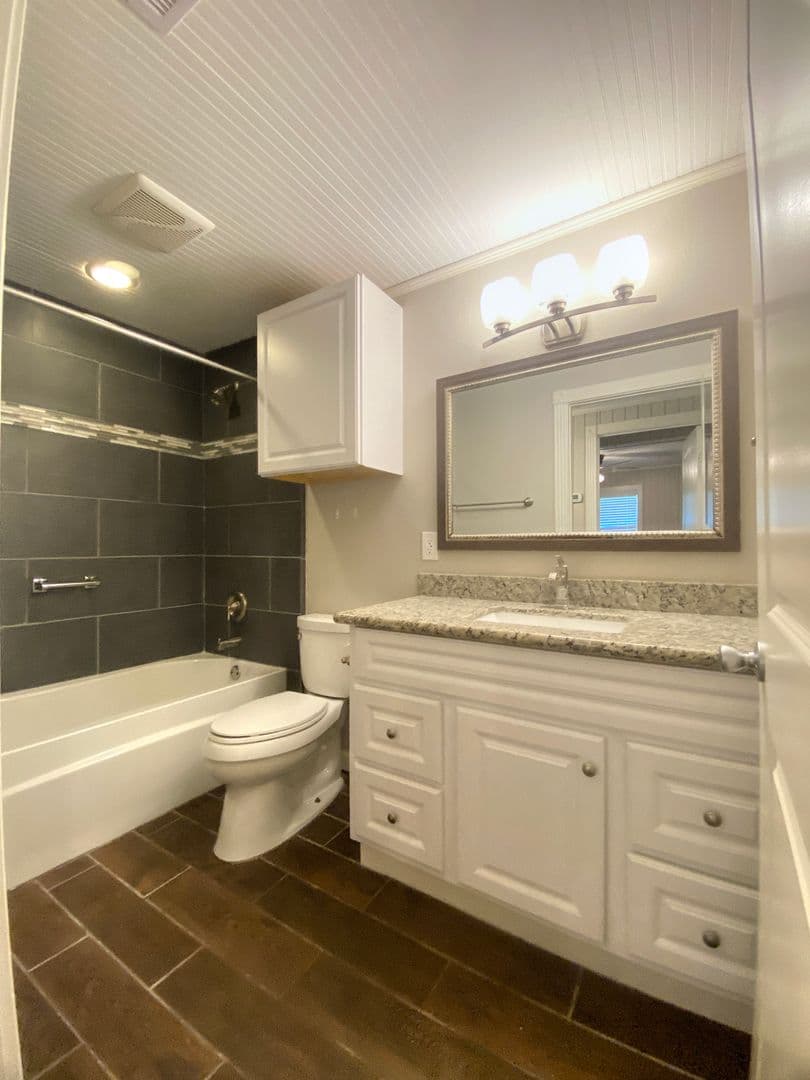 FREEPORT Apartment: 331 VESELKA
