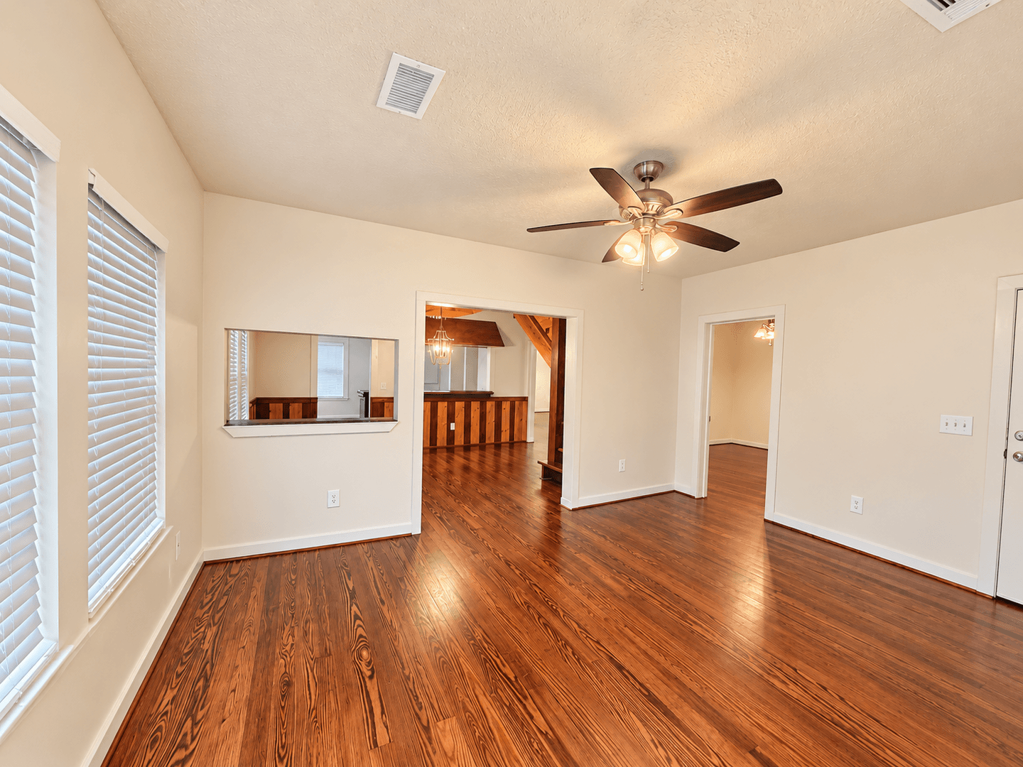 Angleton Apartment: 317 E Locust