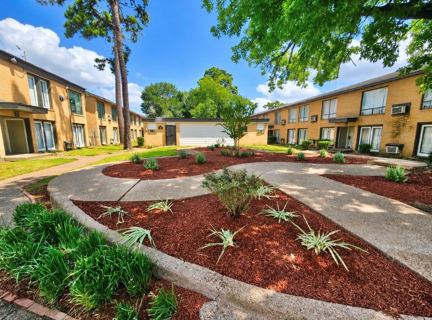 Houston Apartment: 3629 N. MacGregor Way