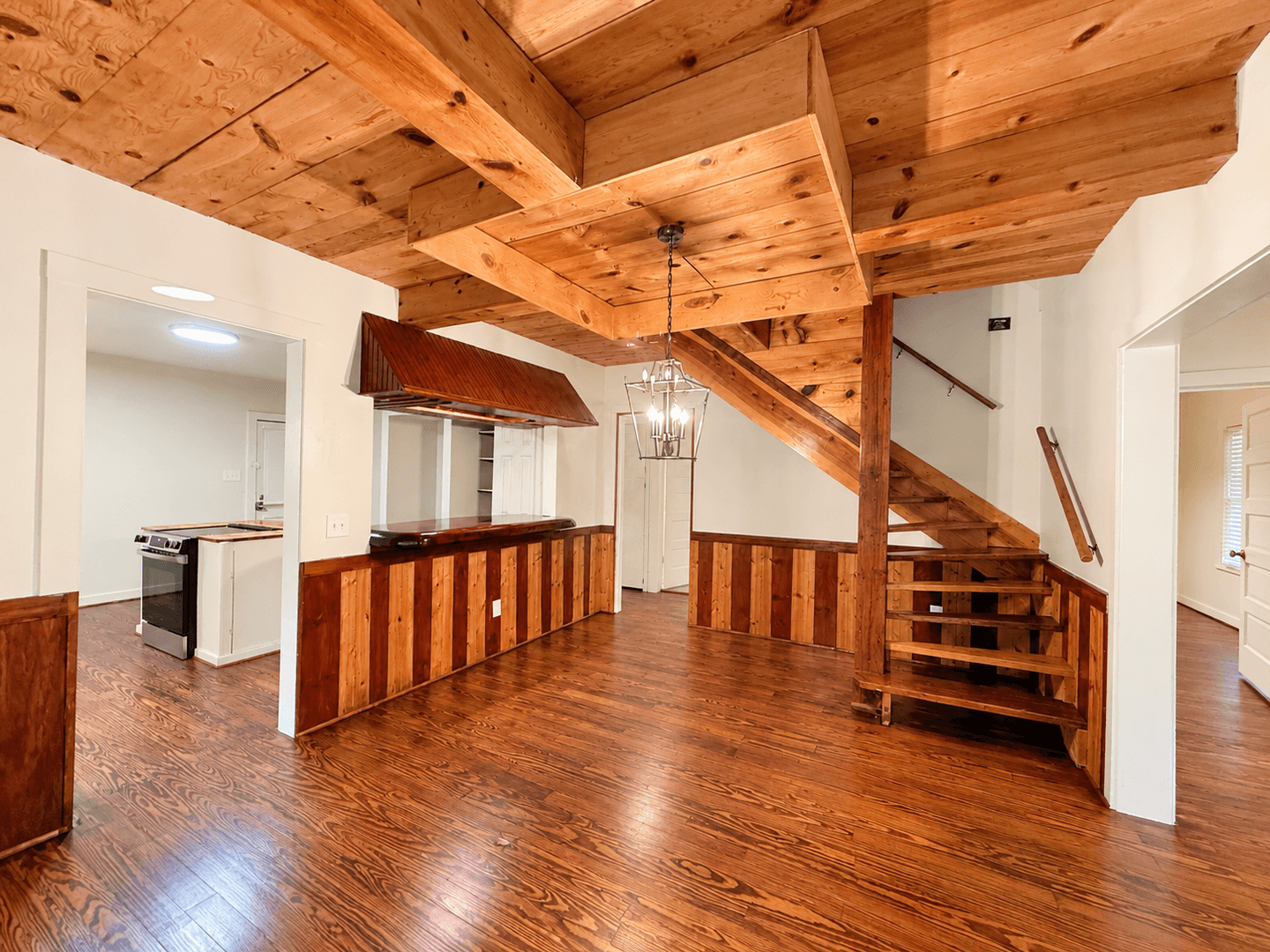 Angleton Apartment: 317 E Locust