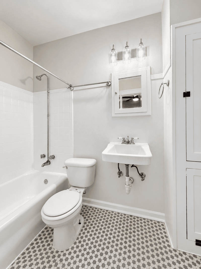 Houston Apartment: 1126-1136 Berthea St.