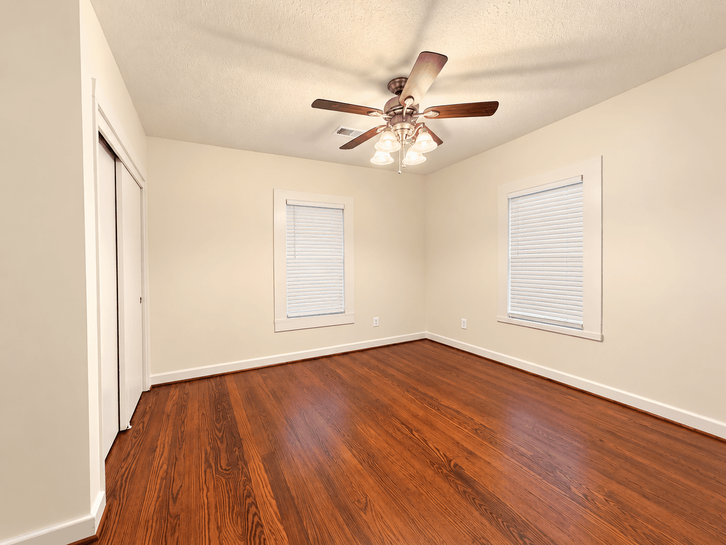Angleton Apartment: 317 E Locust