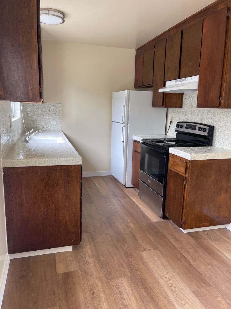 SOUTH SAN FRANCISCO Apartment: 549 COMMERCIAL AVE