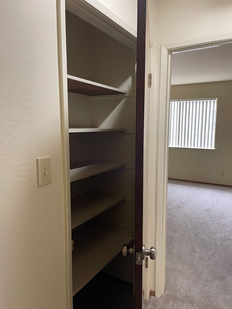 SOUTH SAN FRANCISCO Apartment: 549 COMMERCIAL AVE