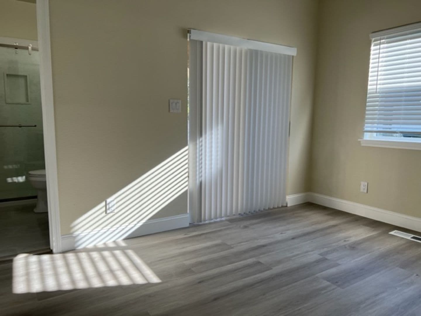 Burlingame Apartment: 1445 El Camino Real