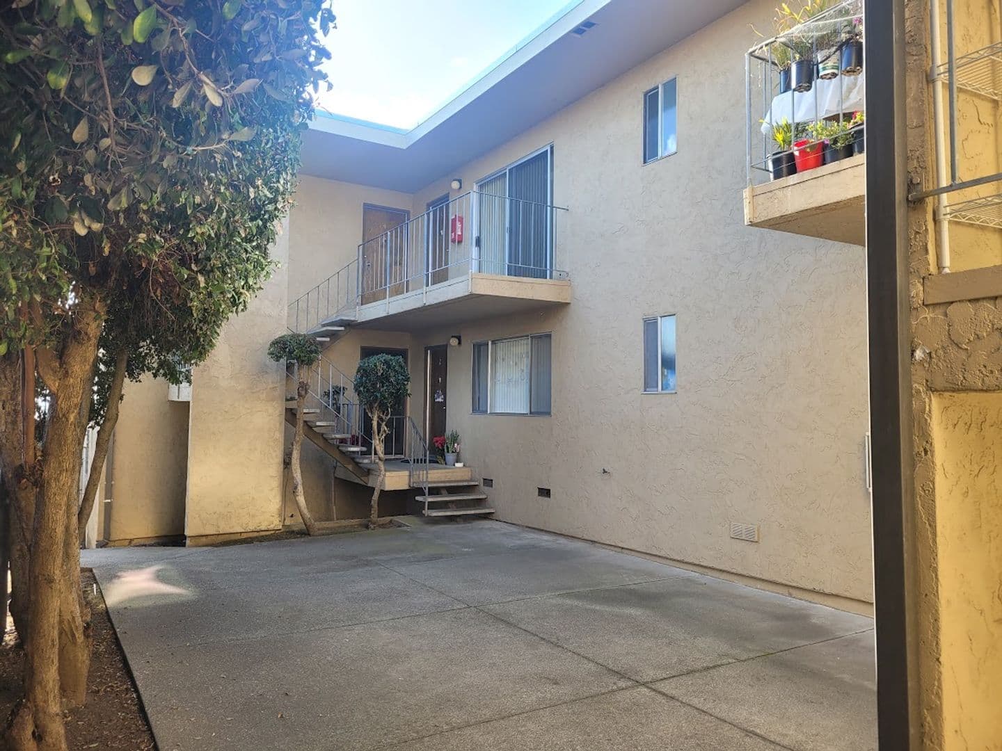SOUTH SAN FRANCISCO Apartment: 661 BADEN AVE