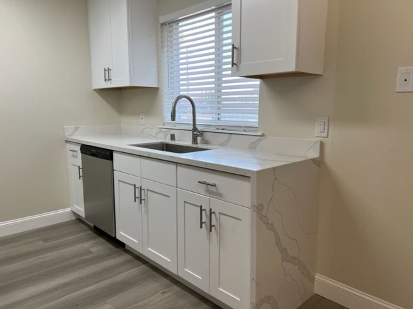 Burlingame Apartment: 1445 El Camino Real