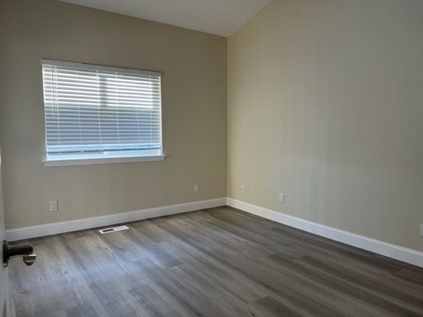 Burlingame Apartment: 1445 El Camino Real