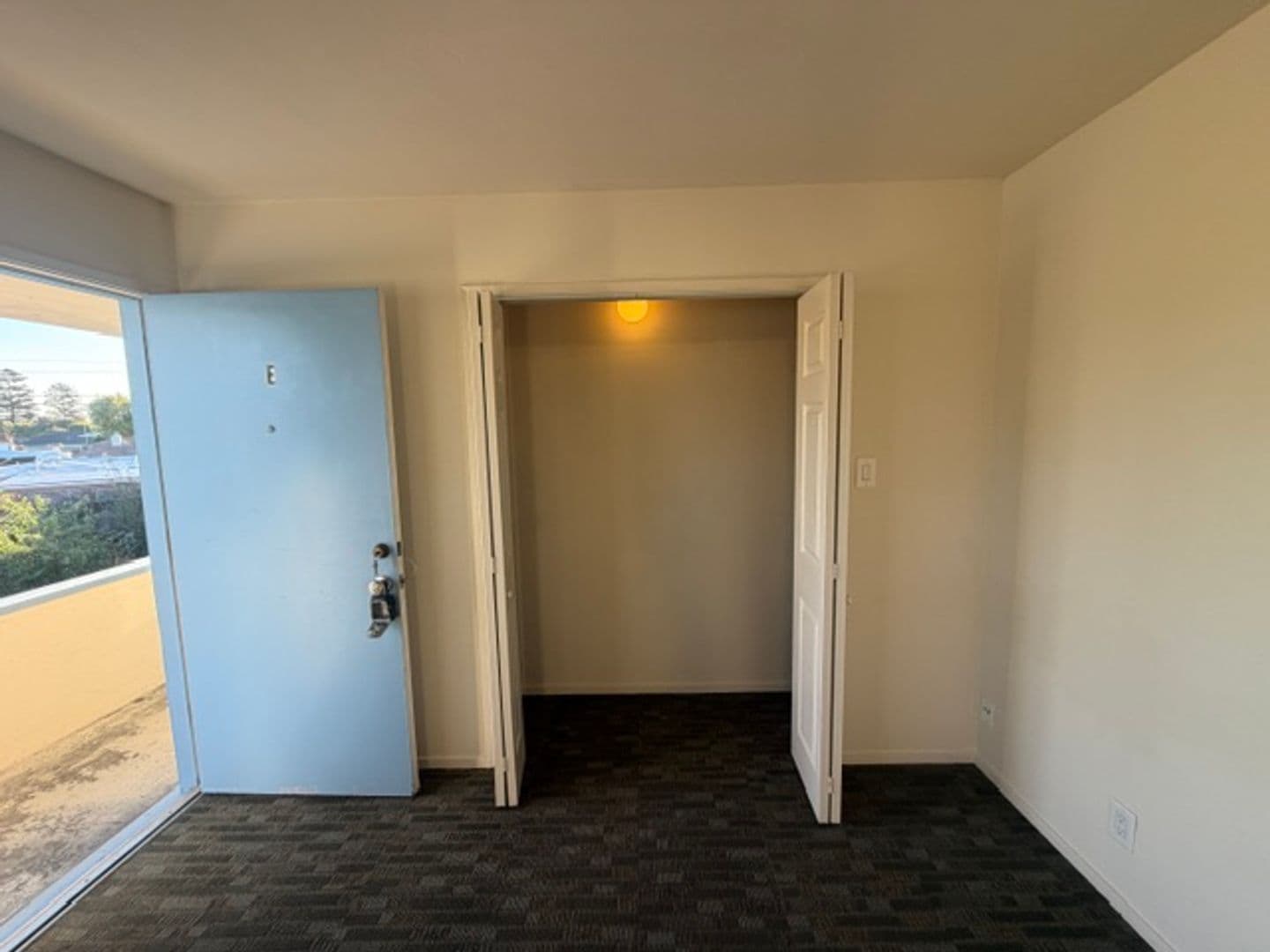 San Mateo Apartment: 90 E 39th Avenue