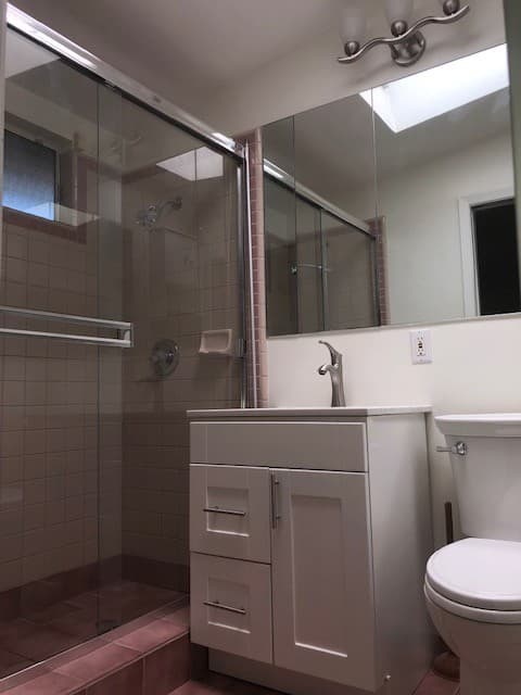Mountain View House: 2306 Jane Lane