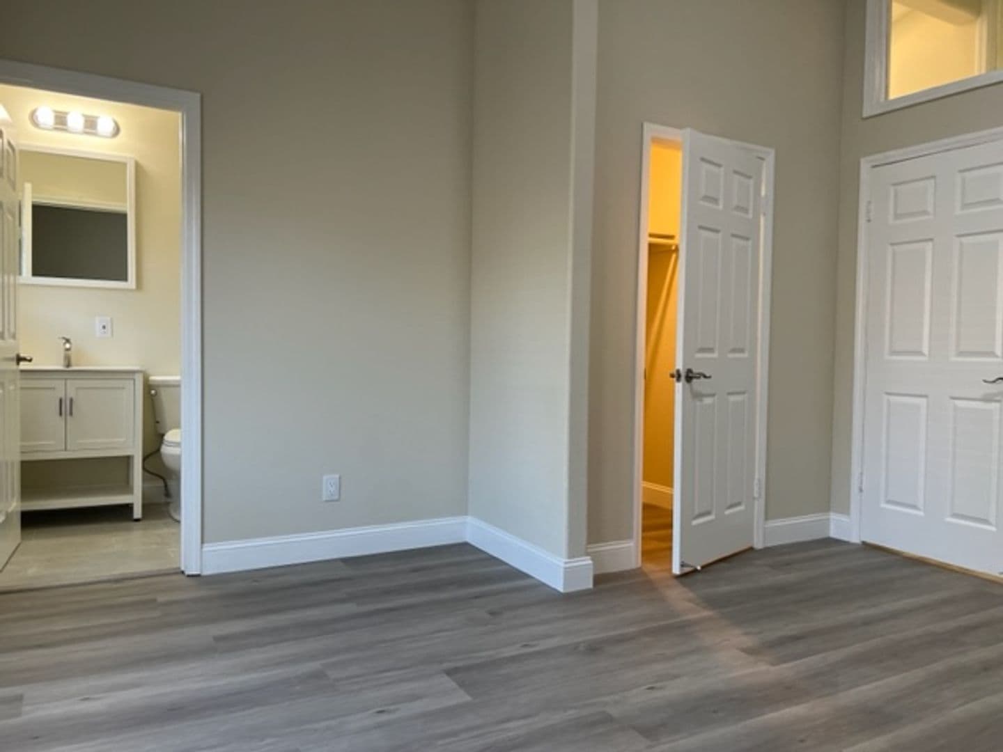 Burlingame Apartment: 1445 El Camino Real