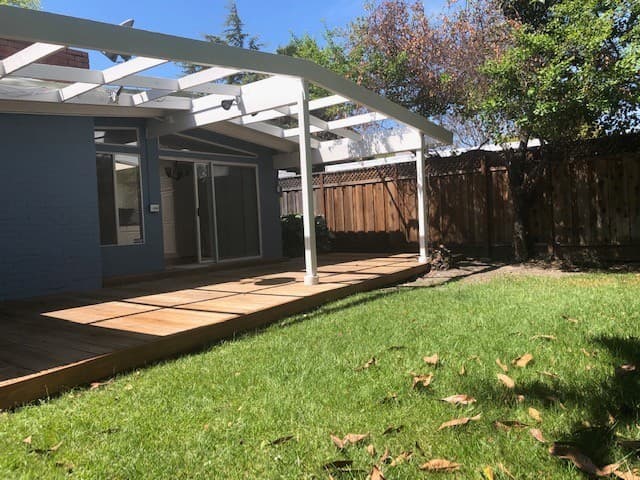 Mountain View House: 2306 Jane Lane