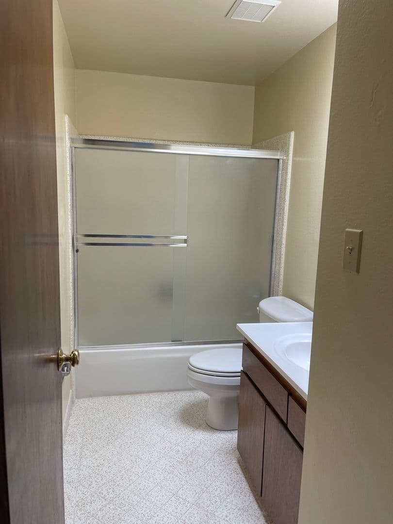 SOUTH SAN FRANCISCO Apartment: 661 BADEN AVE