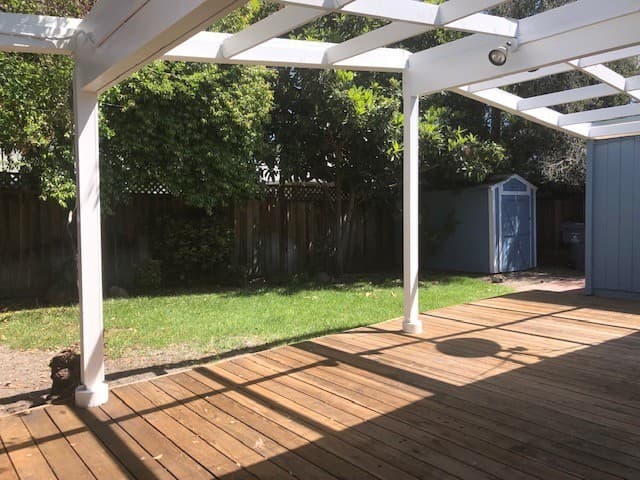 Mountain View House: 2306 Jane Lane