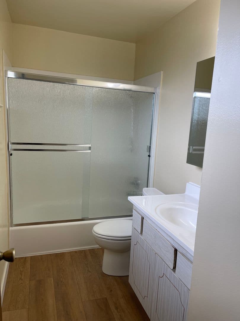 SOUTH SAN FRANCISCO Apartment: 549 COMMERCIAL AVE