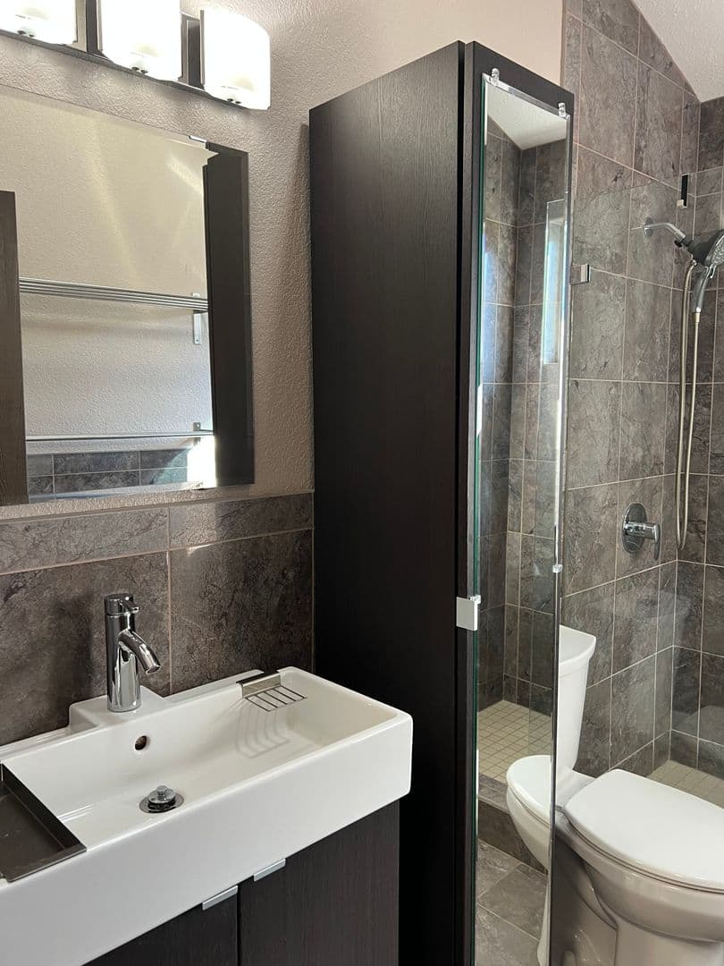 Burlingame House: 1024 Paloma Avenue