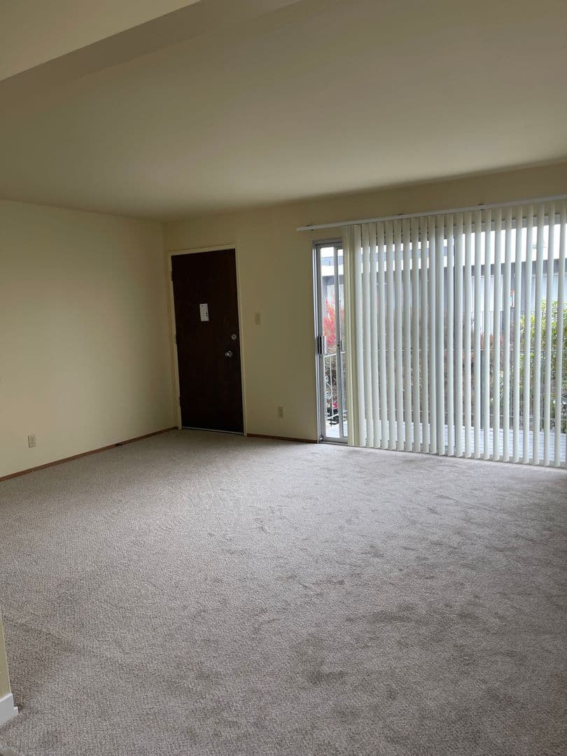 SOUTH SAN FRANCISCO Apartment: 549 COMMERCIAL AVE