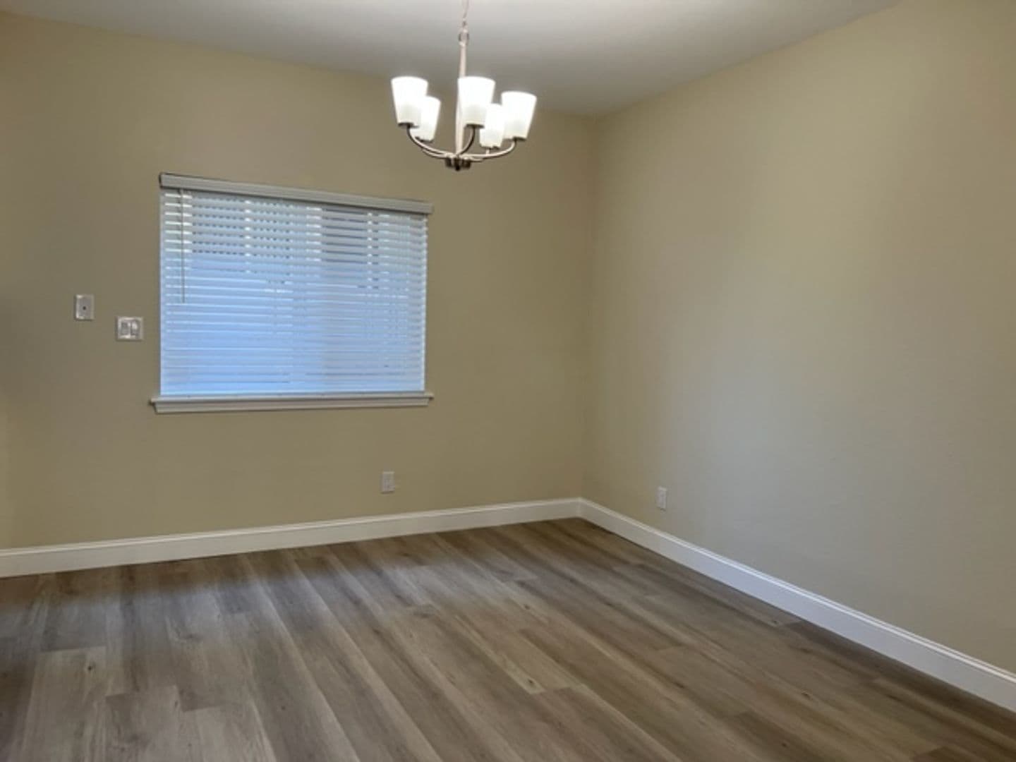 Burlingame Apartment: 1445 El Camino Real
