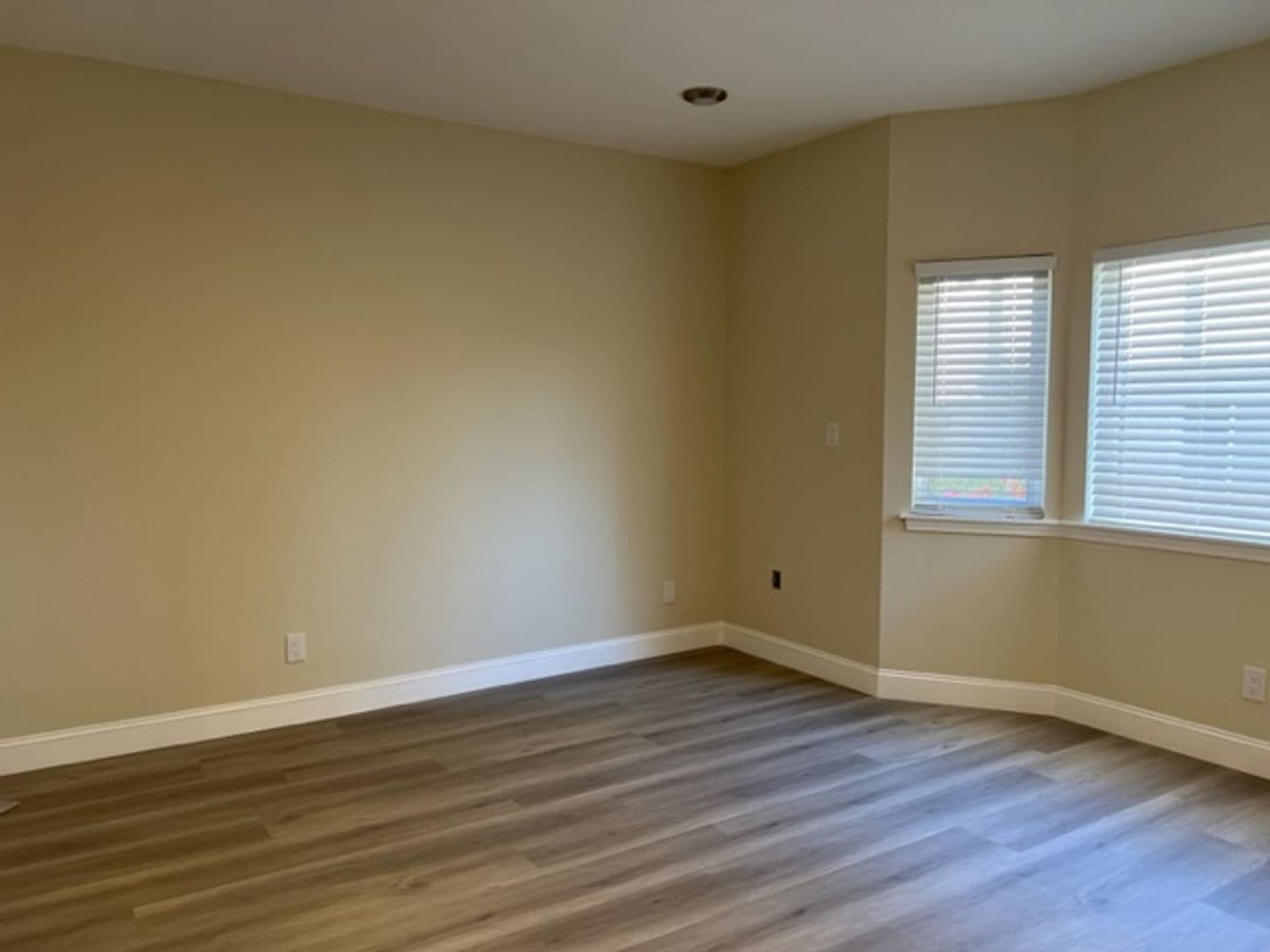 Burlingame Apartment: 1445 El Camino Real