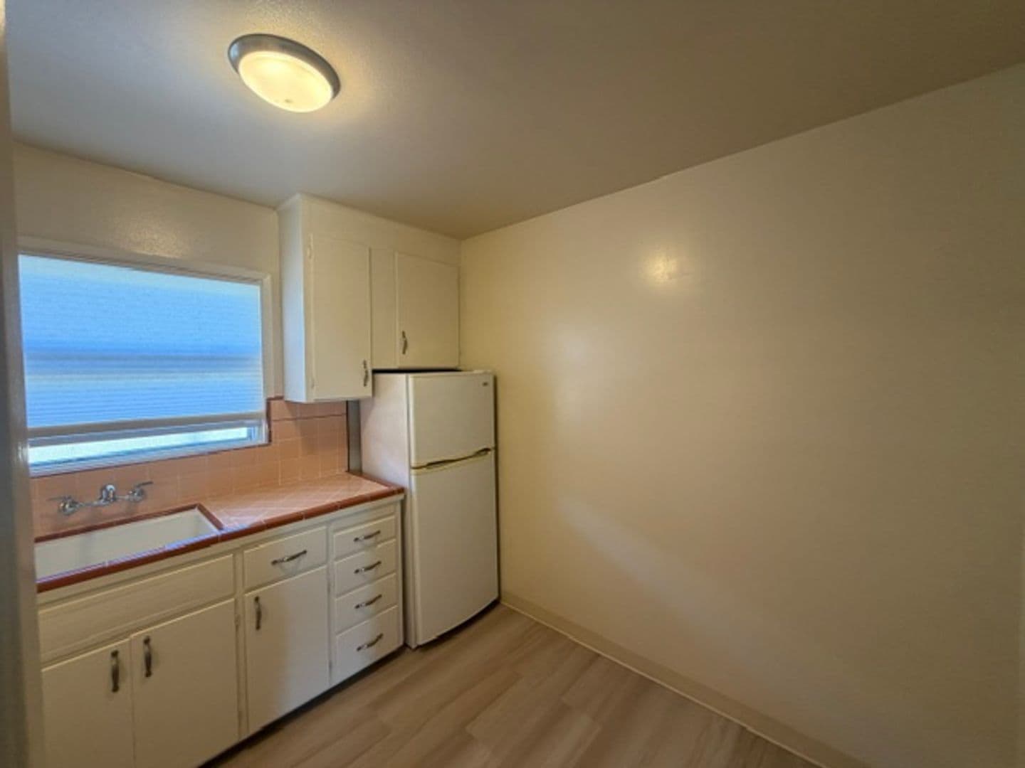 San Mateo Apartment: 90 E 39th Avenue