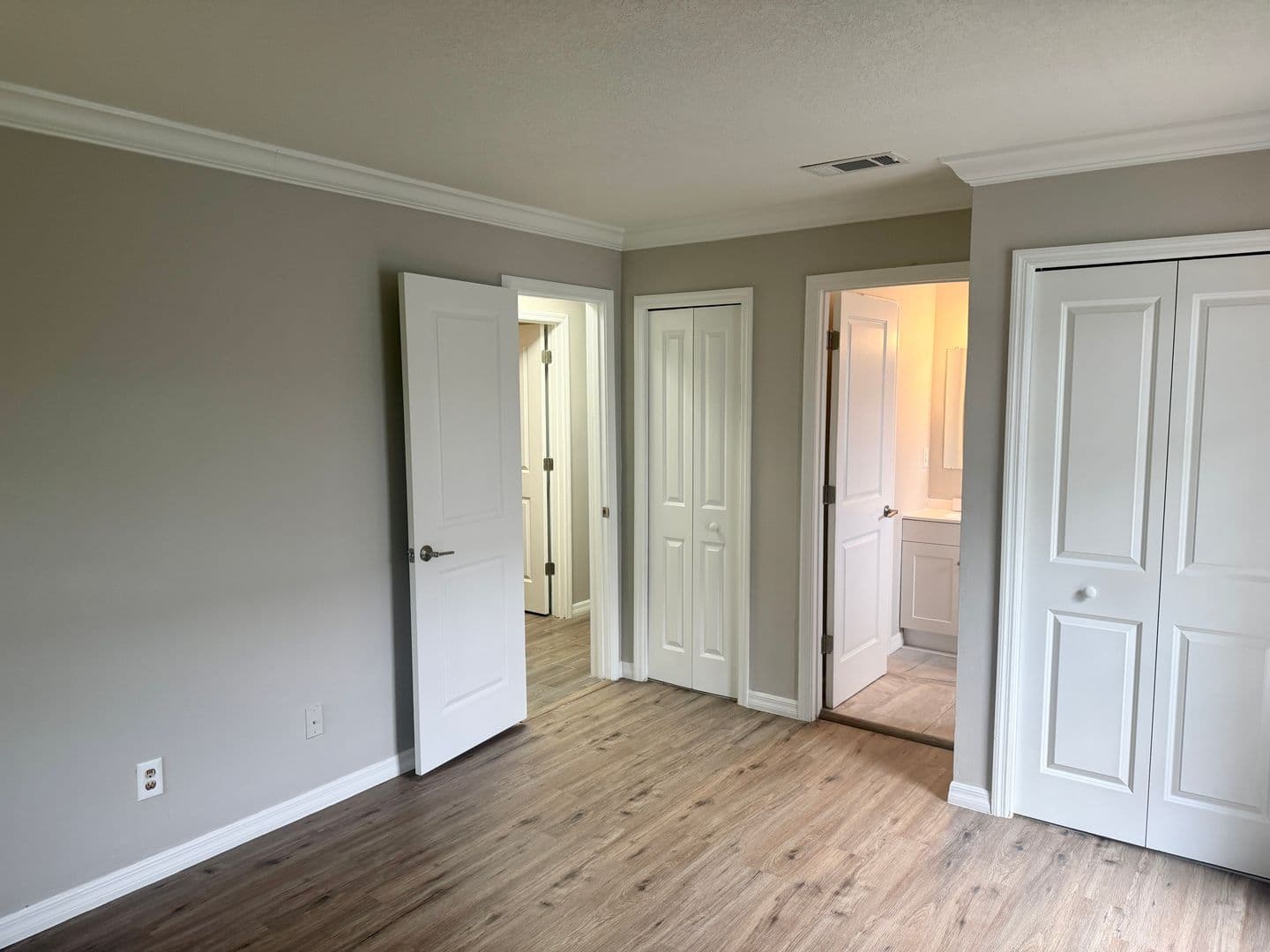 Palm Harbor House: 3784 Lake Shore Drive