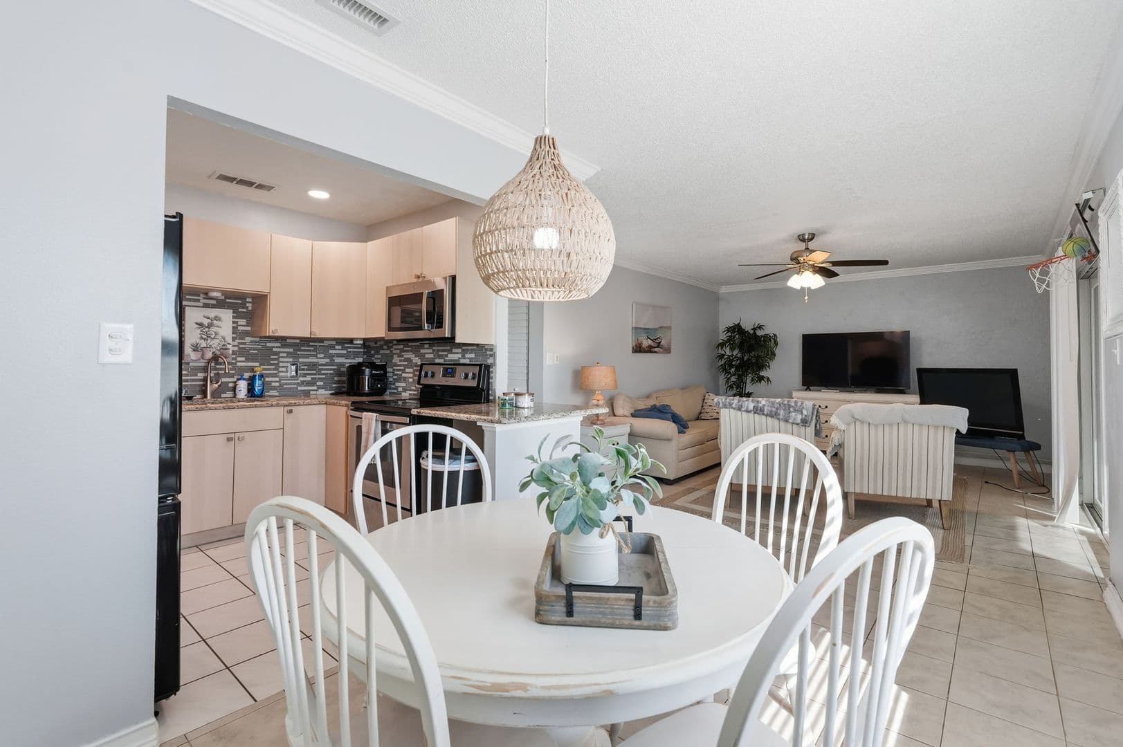 Clearwater House: 337 S. McMullen Booth Road